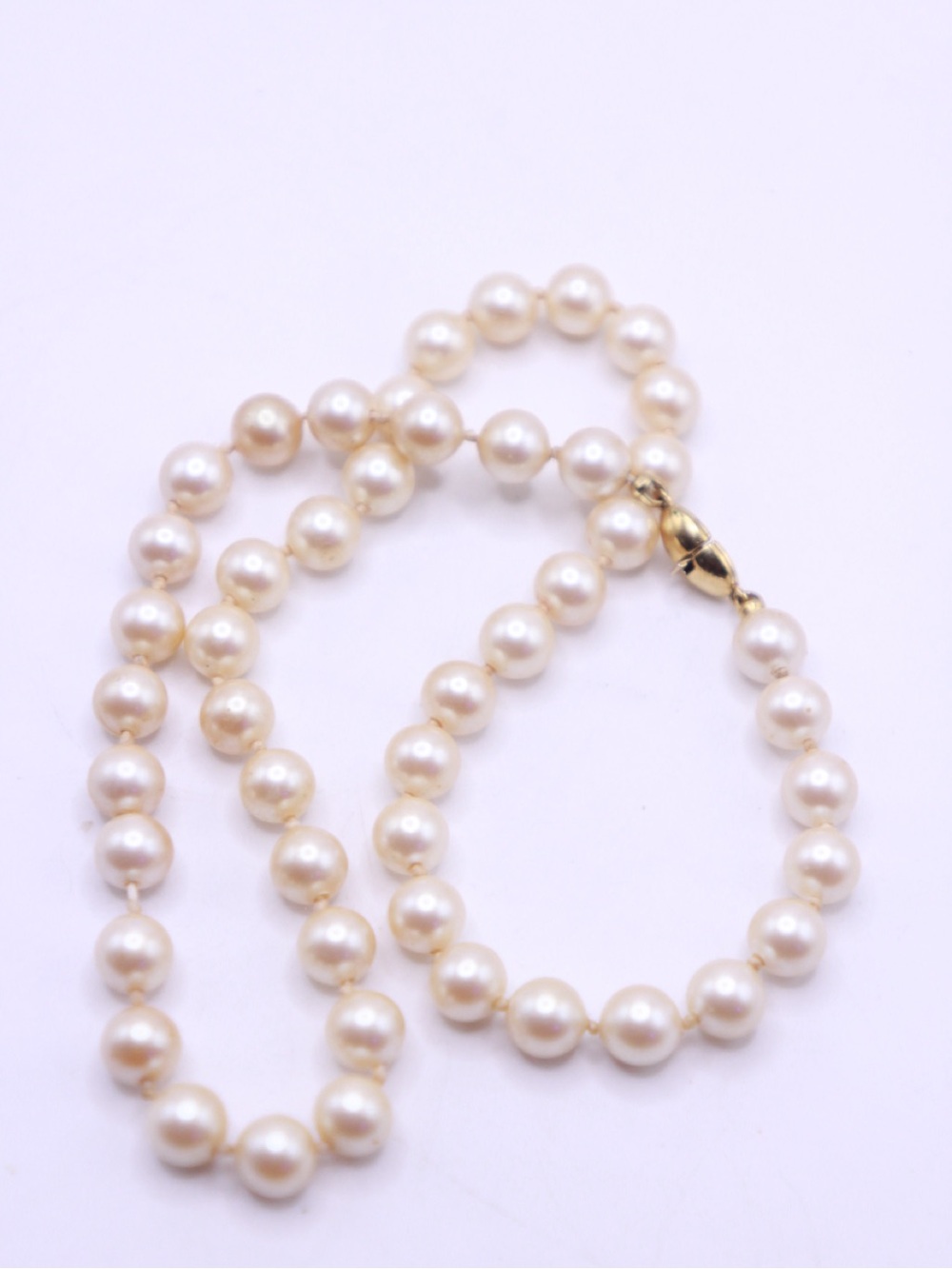 Vintage Monet Cream Pearl Necklace with Gold tone Clasp 16” - Picture 2 of 5